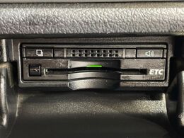 【ETC】高速道路の料金所をストレスなく通過！話題のスポットやサービスエリアに多い「スマートIC」利用時は必須のアイテムです。当店でセットアップを実施、ご納車当日からすぐにご利用いただけます！