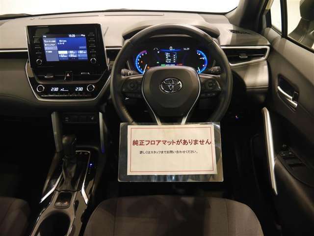 操作性に優れたインパネ周り！　（※フロアマットありません）
