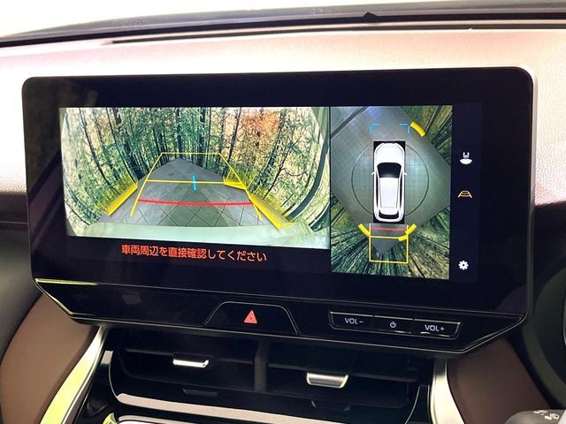 【パノラミックビューモニター】専用のカメラにより、上から見下ろしたような視点で360度クルマの周囲を確認することができます☆死角部分も確認しやすく、狭い場所での切り返しや駐車もスムーズに行えます。