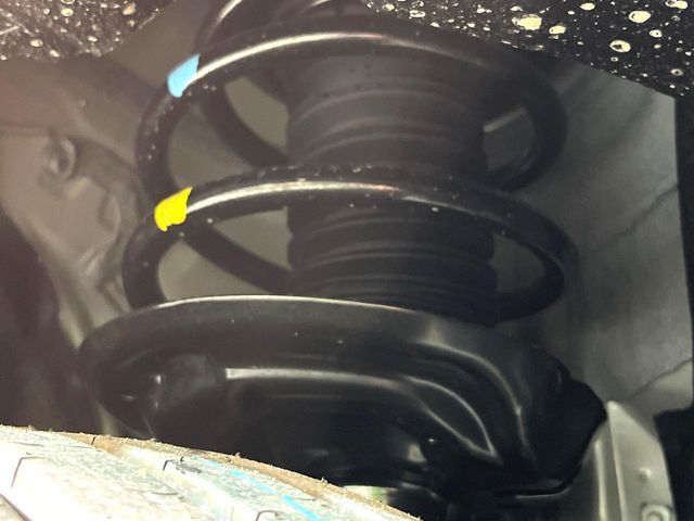 お車を安心してお乗りいただく為には、足回りの定期点検が欠かせません。サービスサポート（有償保証）では無料点検もご提供しており、安心のカーライフをお過ごしいただけるサポート体制が整っています。