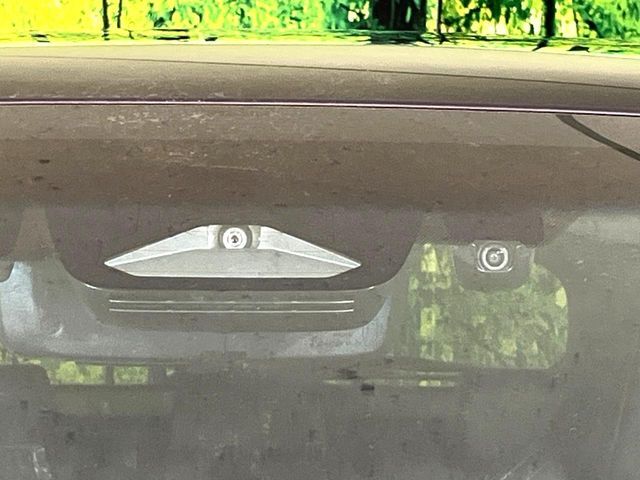 【トヨタセーフティセンス】走行中に前方の車両等を認識し、衝突しそうな時は警報とブレーキで衝突回避と被害軽減をアシスト。より安全にドライブをお楽しみいただけます。