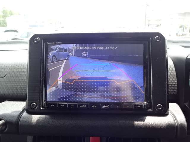 バックカメラ付きで駐車も安心です♪