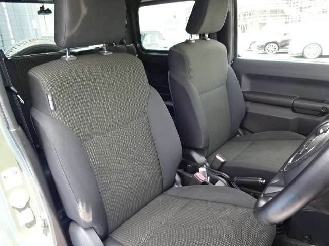 しっかりとした座り心地のシートで運転時の負担も少なくしてくれます☆☆
