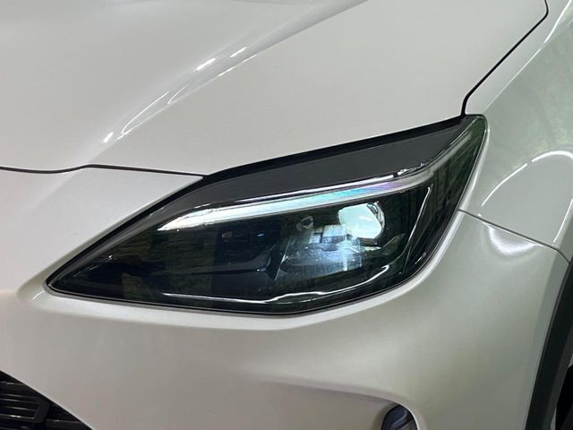 【LEDヘッドライト】悪天候や夜間走行時も良好な視界を確保し安心して運転できる高輝度LEDヘッドライトを装備！点灯速度が早く、消費電力も抑えられています。