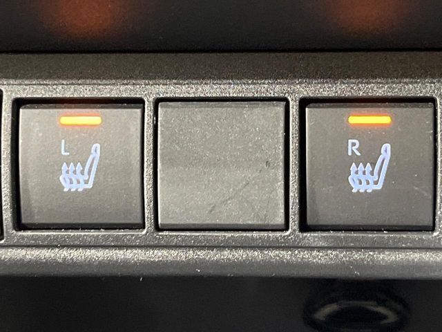 【シートヒーター】寒い日に重宝するシートヒーター！エアコンより早く温まってくれるので寒がりの人も安心ですね♪エアコンの温風は乾燥するから苦手、という方にもをおすすめです。