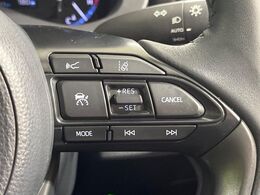 【レーダークルーズコントロール】高速道路での長距離走行が楽に！！自動で速度を保つクルーズコントロールが、衝突軽減システムと連携し、前方の車両を感知して車間を保つように速度調節してくれます！！