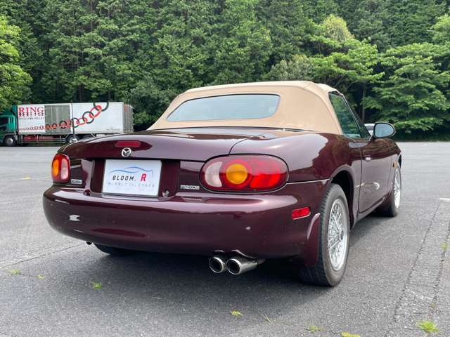 「WISER」ワイヤーホイール、「Racing Beat」2本出しマフラーにより、クラシックに仕上がった1台です！