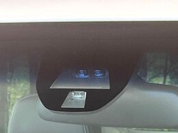 【シティブレーキアクティブシステム】低速走行中に前方の車両等を認識し、衝突しそうな時は警報とブレーキで衝突回避と被害軽減をアシスト。より安全にドライブをお楽しみいただけます。