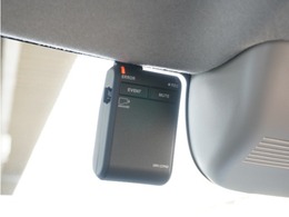 ◆ドライブレコーダー◆映像・音声などを記録する自動車用の装置です。　もしもの事故の際の記録はもちろん、旅行の際の思い出としてドライブの映像を楽しむことができます。