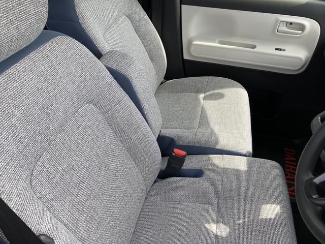 静岡ダイハツでは、約300台の豊富な在庫から、お客様にピッタリの中古車をお選びいただけます。