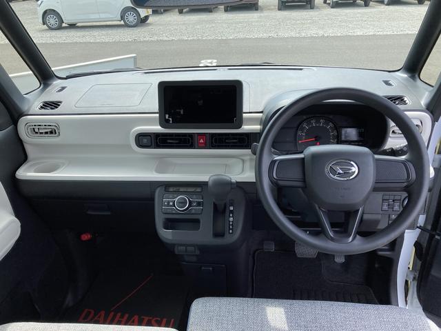 広々とした駐車場をご用意しておりますので、運転が苦手な方でもご安心ください。また、大型の屋根がございますので、雨に濡れることなくご移動できます。