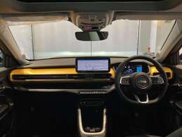 納車時のガラスコーティングはお勧めです。専門業者にて研磨作業を行い塗面を整えガラスコーティングを施工します。輝きが違います。