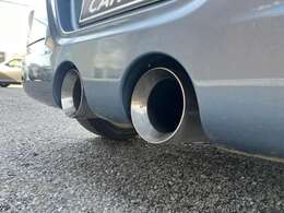 社外2本出しマフラー装備♪