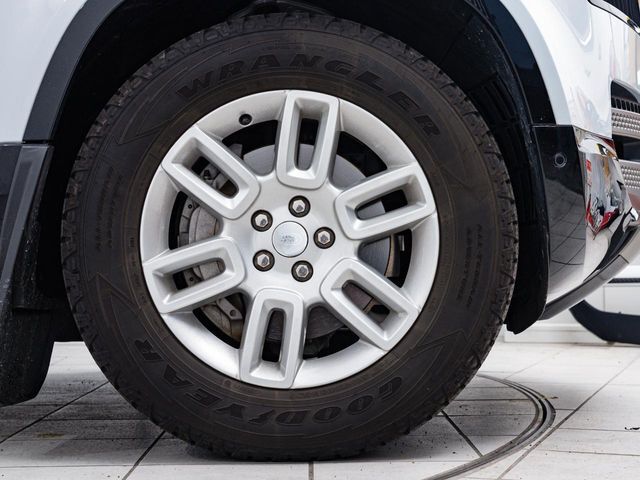 19インチ6スポークを装着！太めのスポークと立体的なデザインはディフェンダーの車体にマッチした必見の装備です。走行中も停車中もその存在感を感じ取れます。
