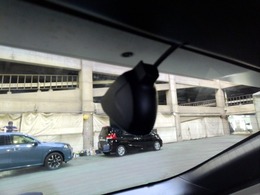 ドライブレコーダーのリア撮影用カメラです。車体後方の映像をバッチリ記録します。