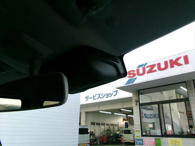 【整備工場完備】当店では近畿運輸局から認可を受けた整備工場を完備しております！オクルマの整備は全て当店でご対応可能です！国家資格を保有した整備士も常駐しておりますのでご安心して整備をお受け頂けます！