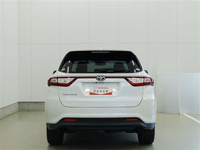 TOYOTA認定中古車とは　【1】まるごとクリーニング【2】車両検査証明書【3】ロングラン保証　この『3つの安心』をセットにした中古車のブランドになります。