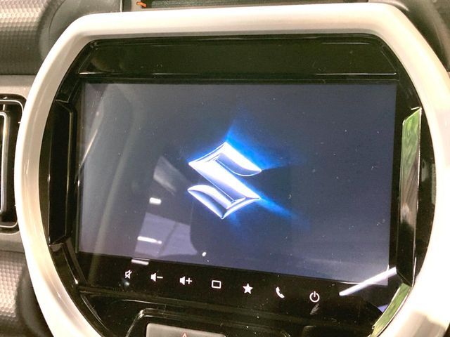 【メーカー純正ナビ】インテリアに溶け込むスタイリッシュな「専用設計」メーカーナビを装備♪視認性や操作性など基本性能にも優れ、より上質なカーライフをお楽しみいただけます。