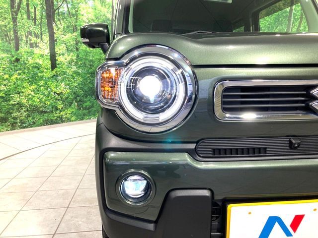 【LEDヘッドライト】悪天候や夜間走行時も良好な視界を確保し安心して運転できる高輝度LEDヘッドライトを装備！点灯速度が早く、消費電力も抑えられています。
