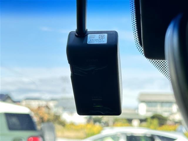 【ドライブレコーダー】映像・音声などの運転中の記録を残します。事故などを起こした起こされた時の証拠になりえますので、もしも時でも安心ですね。