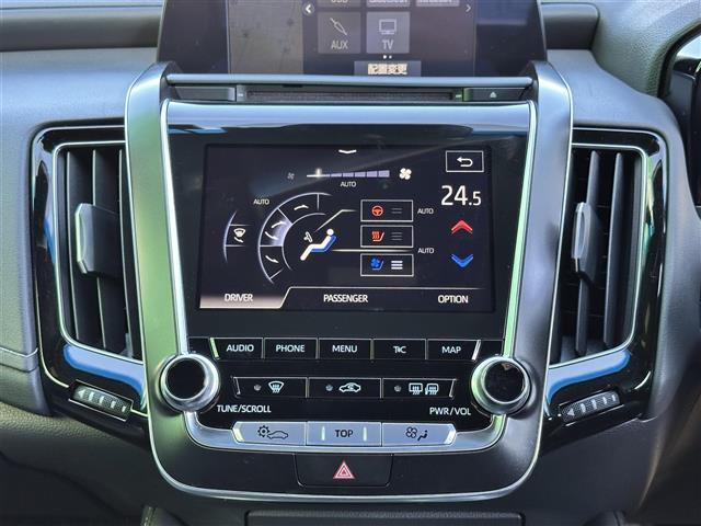 【シートベンチレーション】夏場の暑い日でも、シートの座面や背もたれの部分から風が送られてくるので、蒸れを防ぎます！また換気などの効果もあり、室内環境を整えてくれます。