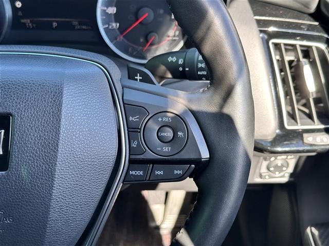 【レーントレーシングアシスト（LTA）】レーダークルーズコントロール使用時に、車線の中央を走るように支援したりお知らせしたりして、車線逸脱を防ぎます！機能には限界があるためご注意ください。