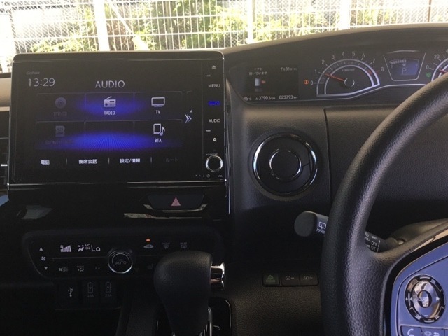 ドライブの必需品。見やすい・使いやすいHonda純正のメモリーナビを搭載。