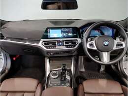 ☆センターパネルを運転席側に僅かに傾けたBMW独特のインパネ☆【駆け抜ける歓び】はここからもスタートしております☆