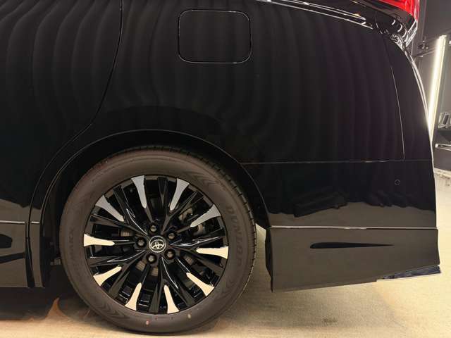 大径19インチ専用設計により、安定感と上質な乗り味を両立。力強い足元を演出