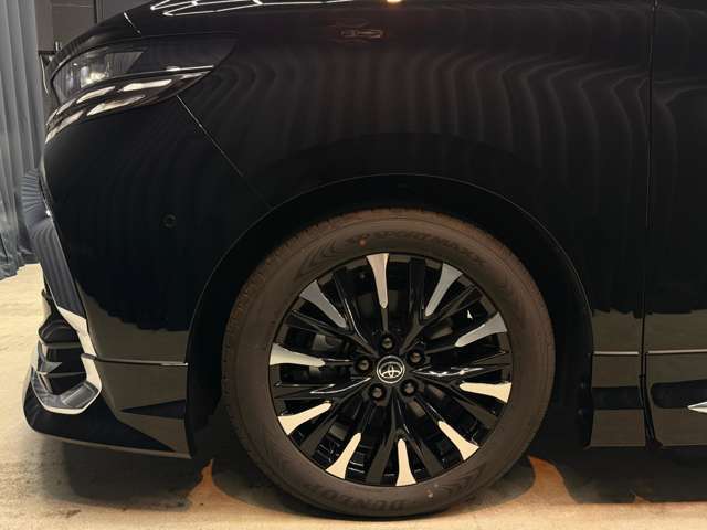 大径19インチ専用設計により、安定感と上質な乗り味を両立。力強い足元を演出