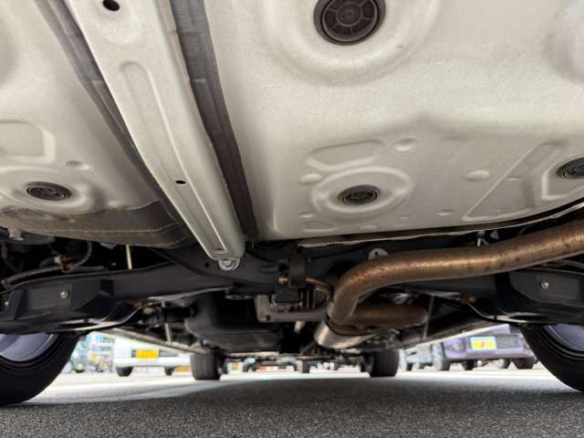 下廻りの防錆塗装【鎧】やマフラーの耐熱シルバーコーティングも施行可能ですのでご相談下さい♪