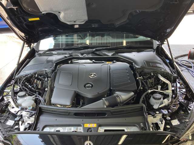 「認定中古車」は納車前整備がポイントです。メルセデス・ベンツの定める厳しい基準をクリアしたお車のみご案内させて頂きます。納車前整備はメーカー規定に基づき自社工場で入念に行なわれます。