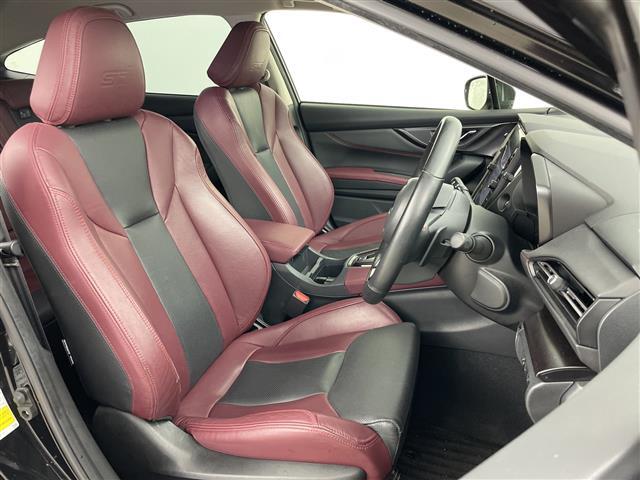 【運転席】座り心地が良いシートなので長時間の運転でも快適にお過ごしいただけます。新品のフロアマットのご注文も可能です。掲載箇所以外にご希望の写真がございましたらお気軽にお問い合わせ下さい。