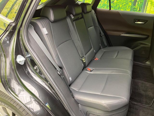 後部座席も気になるようなキズ・汚れやへたり等、大きなダメージはなく、良好な状態です。