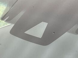 【トヨタセーフティセンス】走行中に前方の車両等を認識し、衝突しそうな時は警報とブレーキで衝突回避と被害軽減をアシスト。より安全にドライブをお楽しみいただけます。