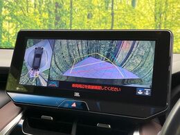 【パノラミックビューモニター】専用のカメラにより、上から見下ろしたような視点で360度クルマの周囲を確認することができます☆死角部分も確認しやすく、狭い場所での切り返しや駐車もスムーズに行えます。