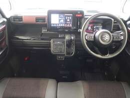 低燃費で力強い走りを特長とするハイトワゴンタイプの軽乗用車「スペーシア カスタム」