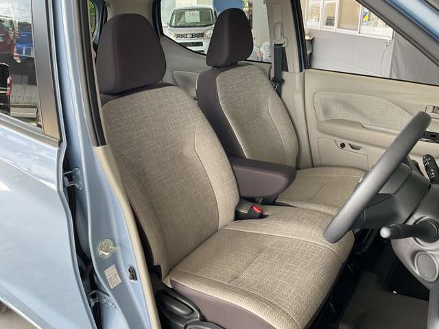 快適に運転できるドライブポジション！シートリフターもあるので無理のない運転姿勢がとれます。