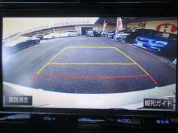 バックが苦手な方は必見！ライン表示付きのバックモニターが障害物を映し出してくれます！