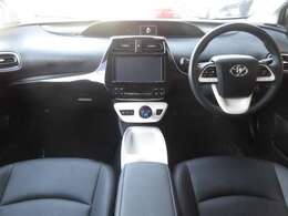 ご納車後も安心なプレミアム保証をご提案いたします。ナビや電装品、エアコンなども含めた600項目の充実した保証内容と安心のロードサービス付帯でサポートいたします。詳細はお尋ねください。