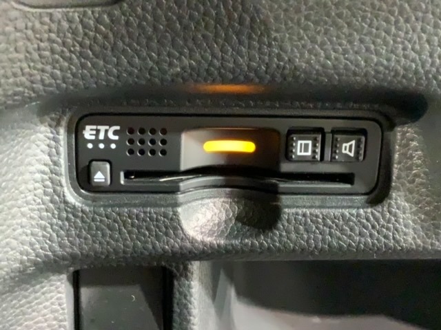 いまや快適なカーライフに欠かせないETCが付いています。