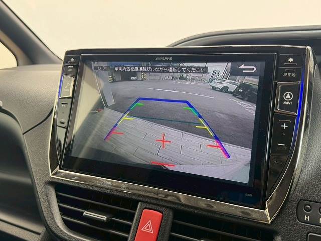 【カラーバックモニター】を装備しております。リアの映像がカラーで映し出されますので日々の駐車や幅寄せなどで安心安全です。