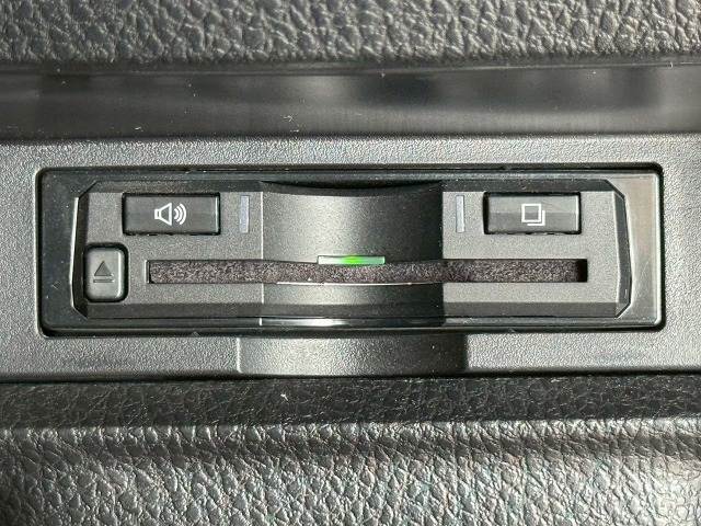 【ETC車載器】を装備しておりますので、ご納車直後からの遠距離ドライブも可能です。土日の利用料金の割引や、朝夕の通行料金を割引料金で高速道路をお楽しみいただけます。