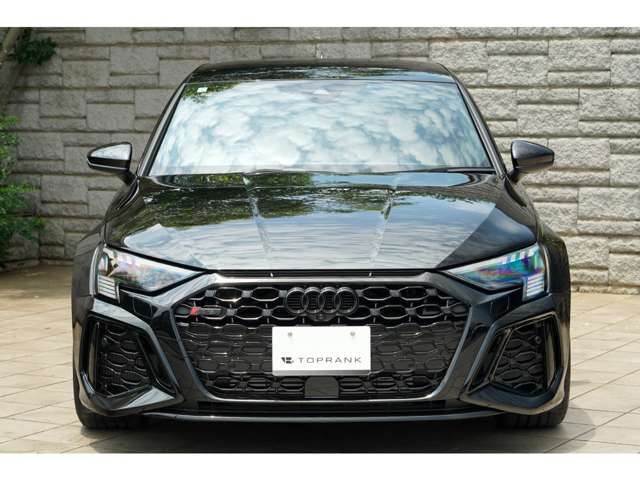 弊社は輸入車専門店となります。品質・グレード・装備品等にこだわり、選び抜いた車両をご提供させていただいております。