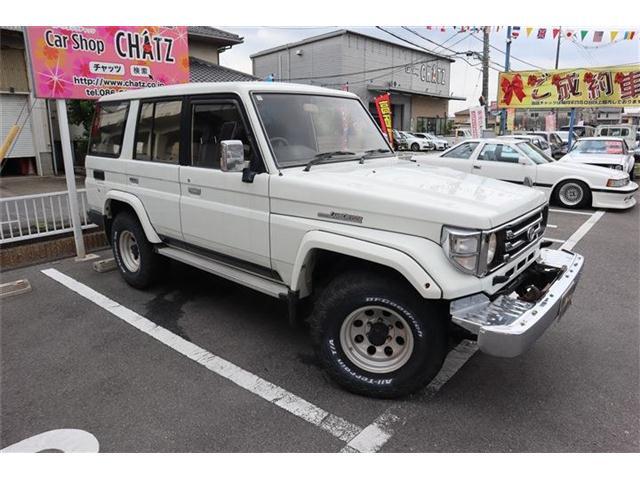 長持ちのディーゼルターボ！カッコイイ！白！サンルーフ付き！4WD付き！外装も内装も充分綺麗です！エアコン効きます！CD！ETC！令和2年タイベル交換済！アクセス多数！お買い得！1台限定です！