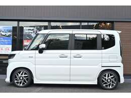 ■5年10万kmの新車保証付き■新車販売だからディーラー販売店で購入する場合と同じく5年10万kmのメーカー保証付！もちろんお近くのディーラー様で無 償保証修理やアフーサービスも受けれます。