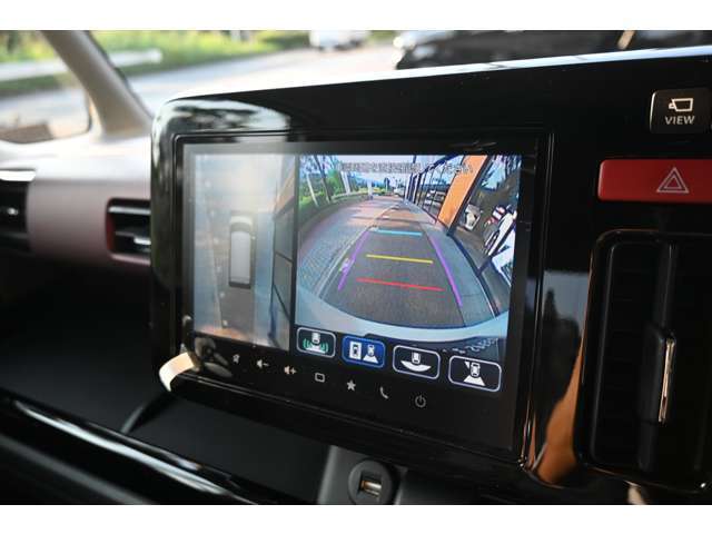 ■全方位カメラが装着されておりますので、駐車が苦手な方でも安心です。