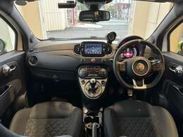 運転のしやすさや操作のしやすさ、視認性、快適性…すべて考え抜かれたインテリア。車室空間も広々なので、すべての席が足元ゆったりです