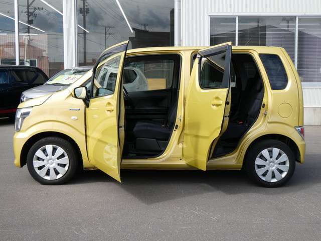 すべての車に外装のコーティングと各種ルームクリーニングを施工いたします！外装も内装も愛車はいつもピカピカキレイが気持ちいいですね♪