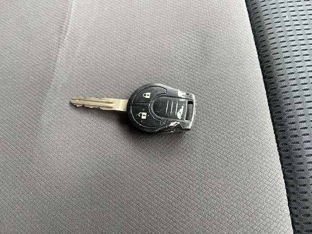 自社認証整備工場にて納車前に徹底的にお車を点検致します。車検整備付車両は「車検整備一式」、車検ありの車両は「法定12カ月点検整備一式」を実施いたしますのでご安心ください。全車点検整備記録簿が付きます。